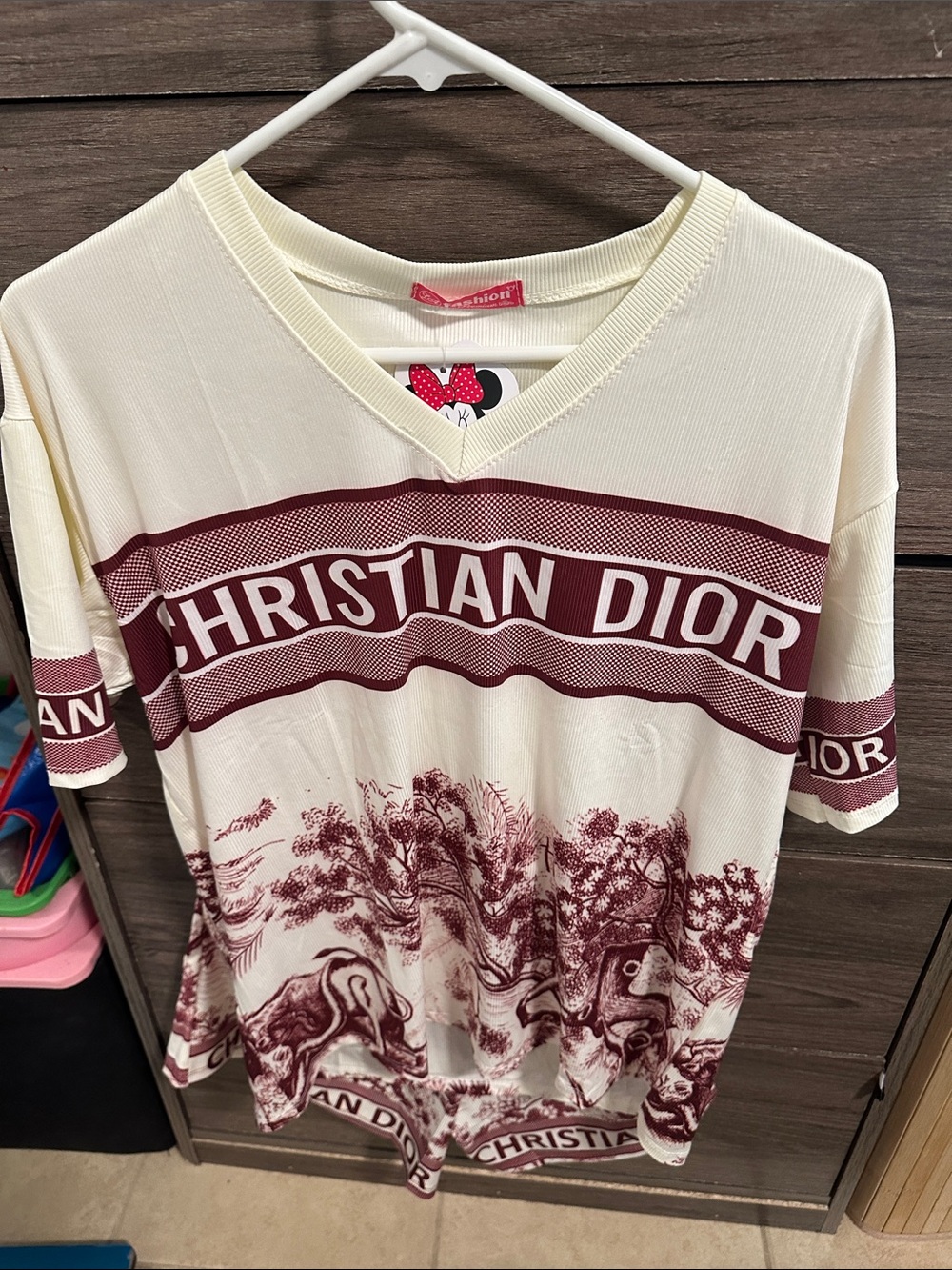 Cream and Burgundy V‑Neck Graphic Tee set size M